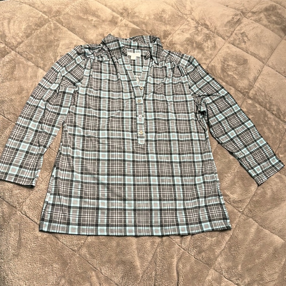 3/4 woman shirt